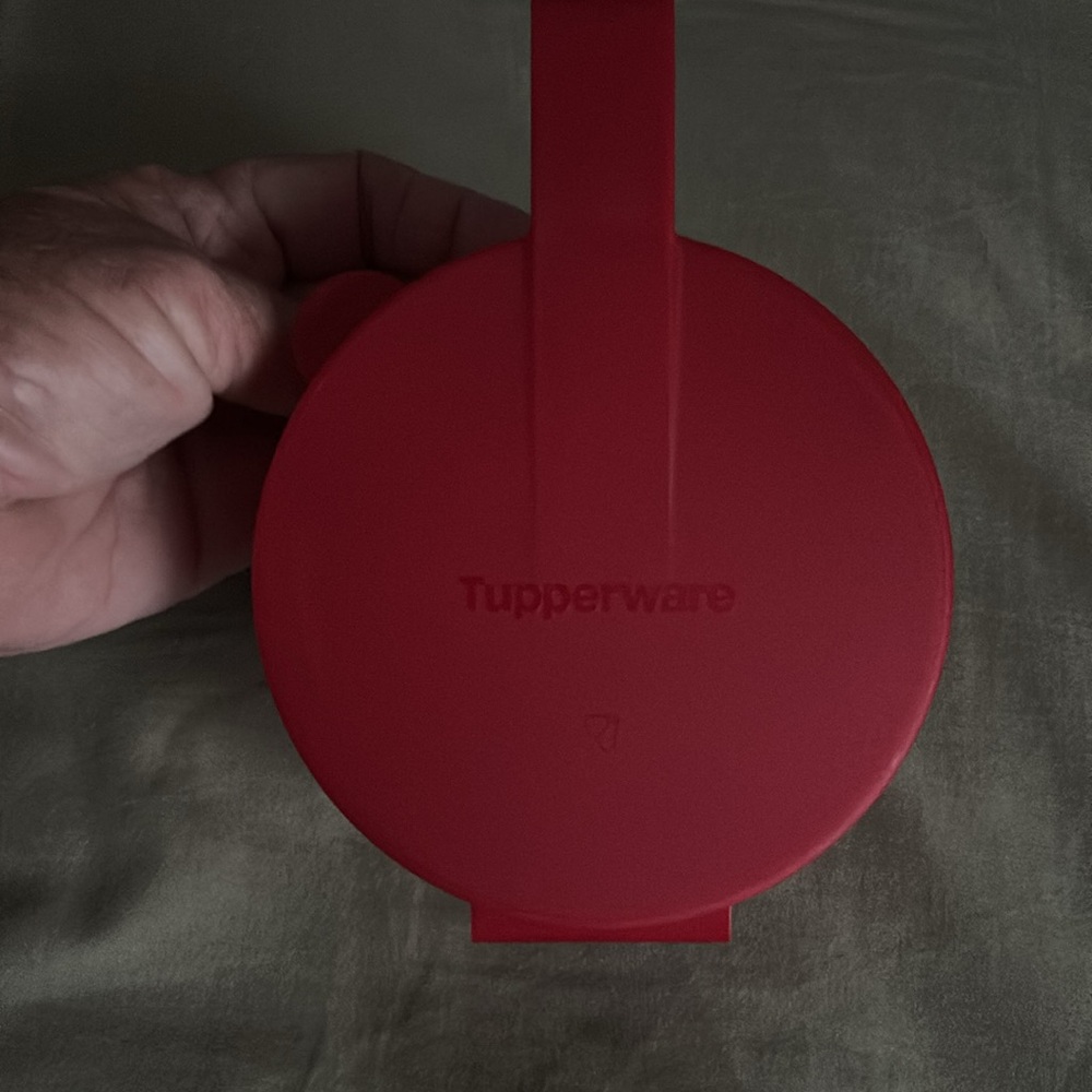 Tupperware ✂️ - Picture 2 of 4
